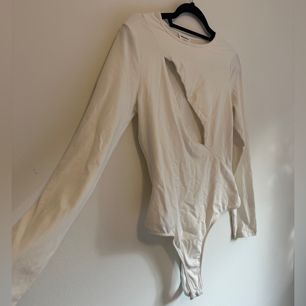 Superdown White Long Sleeve Women's Top with Chest Cutout size Medium
